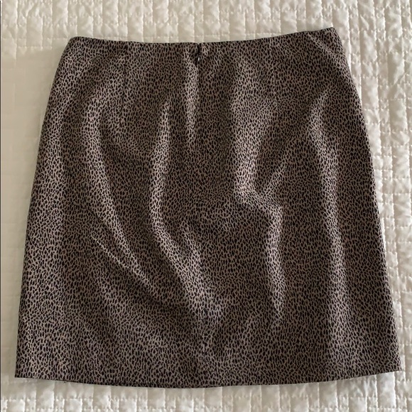 Tahari leopard print skirt - Picture 2 of 4